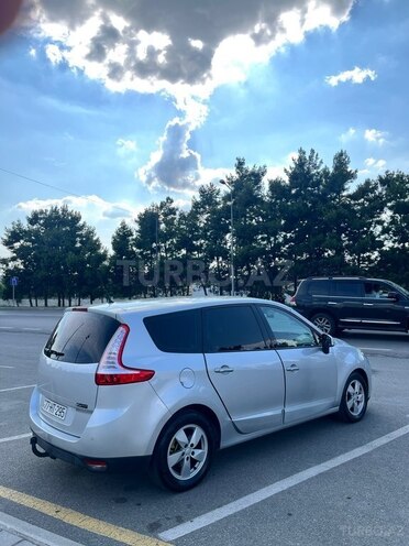 Renault Grand Scenic-6