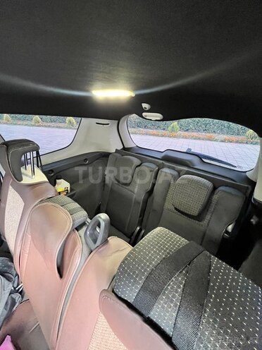 Renault Grand Scenic-11