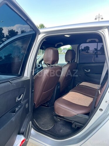 Renault Grand Scenic-15