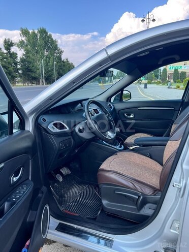 Renault Grand Scenic-18