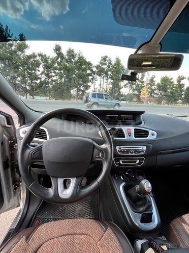Renault Grand Scenic-20