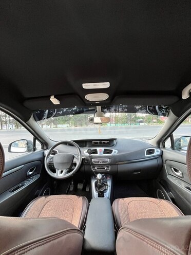 Renault Grand Scenic-16