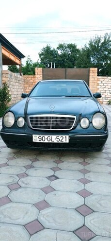 Mercedes E 220-1