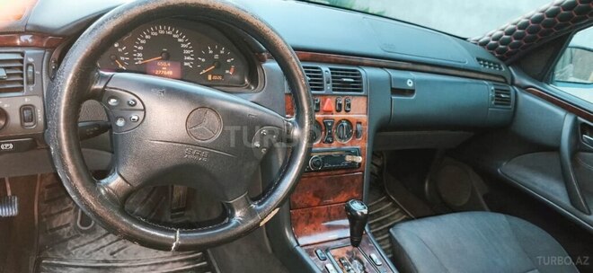 Mercedes E 220-2