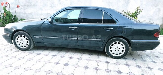 Mercedes E 220-3