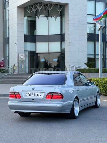 Mercedes E 240-5