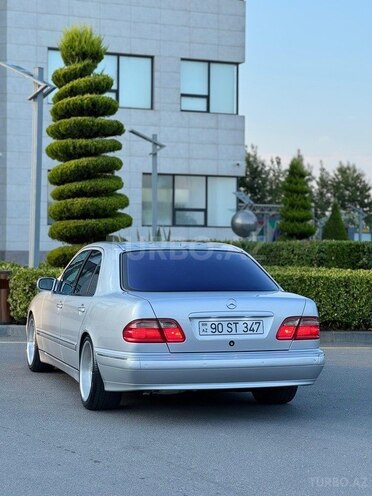 Mercedes E 240-6