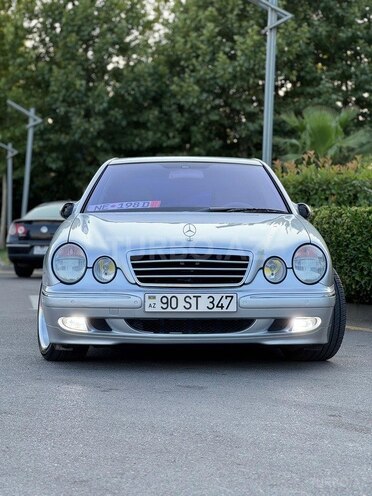 Mercedes E 240-4