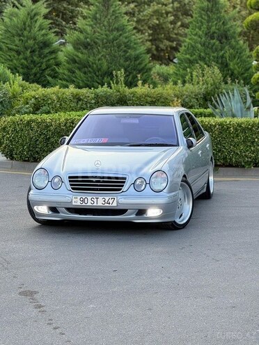 Mercedes E 240-1
