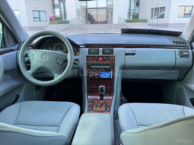 Mercedes E 240-14
