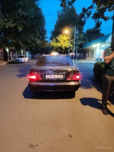 Mercedes E 220-6