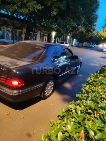 Mercedes E 220-7