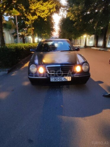 Mercedes E 220-8
