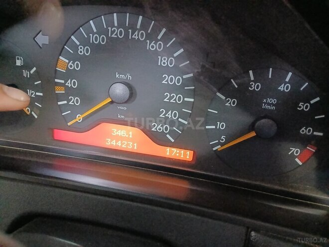 Mercedes E 280-3