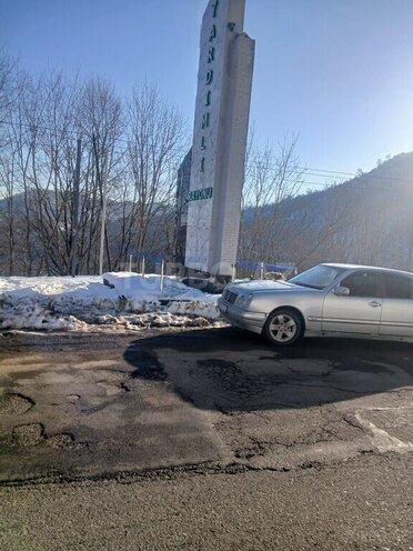 Mercedes E 280-4