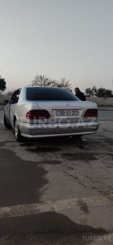 Mercedes E 280-5