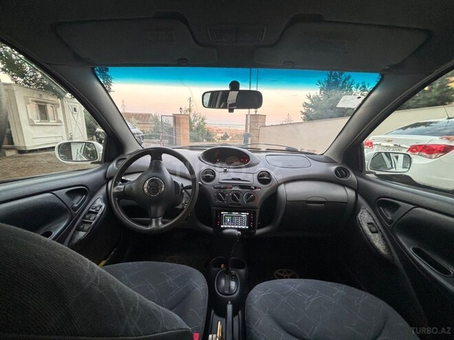 Toyota Vitz-4