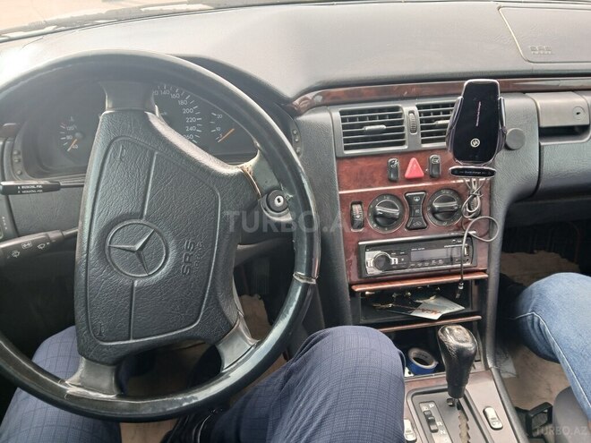 Mercedes E 280-6