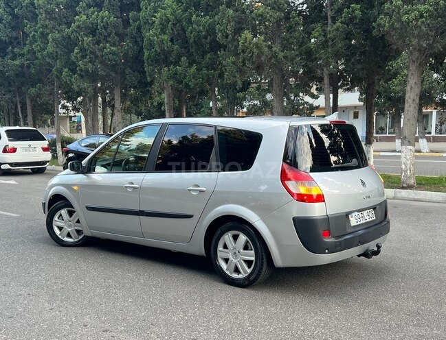 Renault Scenic-6