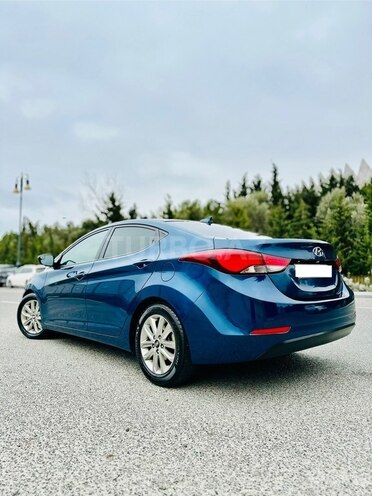 Hyundai Elantra-8