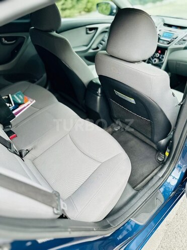 Hyundai Elantra-11