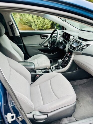 Hyundai Elantra-10