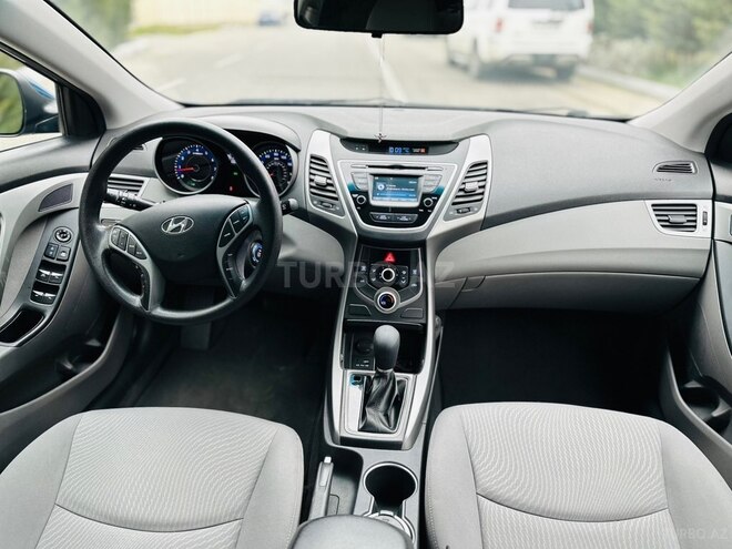 Hyundai Elantra-12