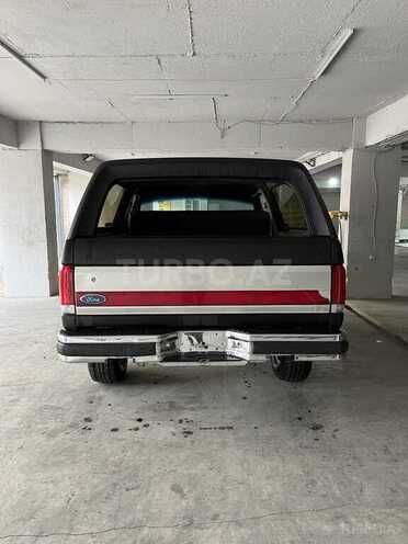 Ford Bronco-8