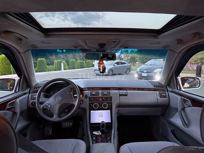 Mercedes E 200-8