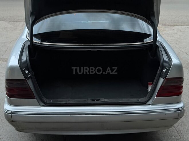 Mercedes E 200-9