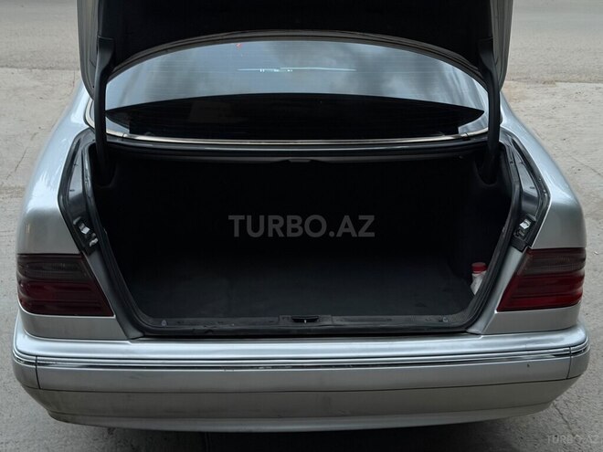 Mercedes E 200-10