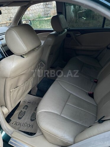 Mercedes E 240-6