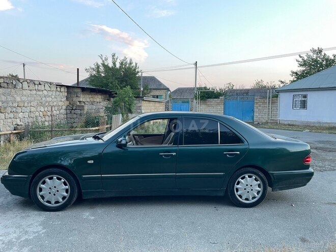 Mercedes E 240-2