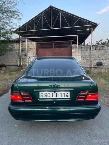 Mercedes E 240-4