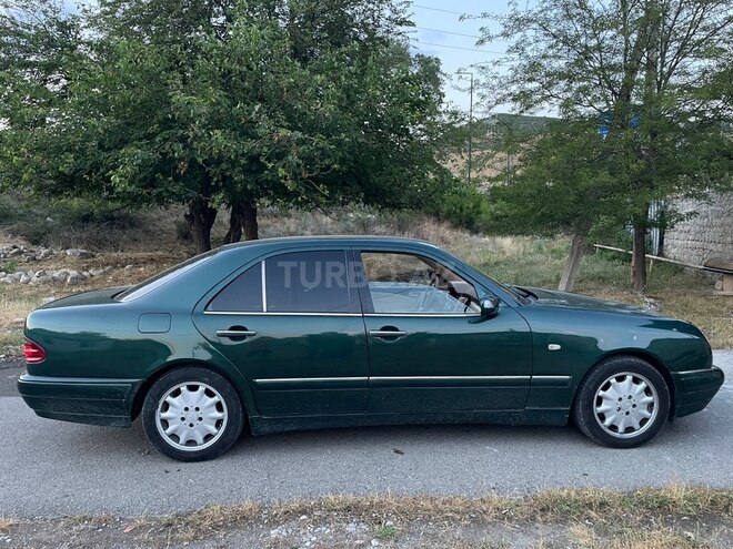Mercedes E 240-3