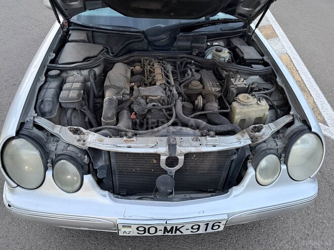 Mercedes E 200-4