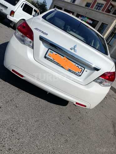 Mitsubishi Attrage-5