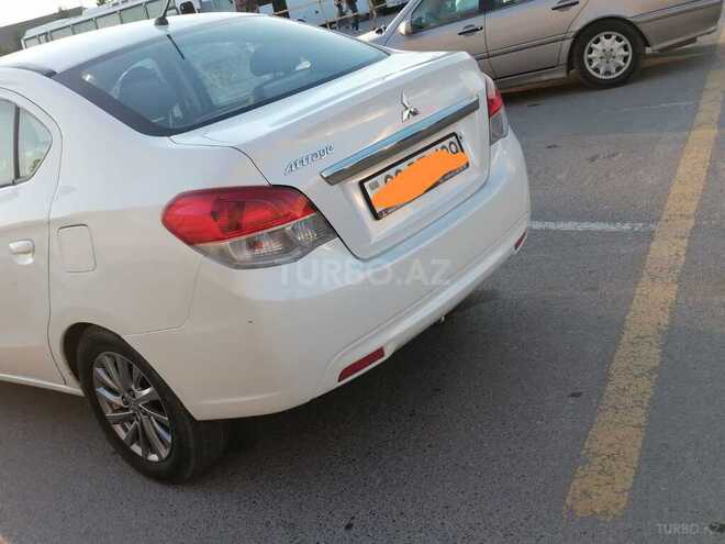 Mitsubishi Attrage-4