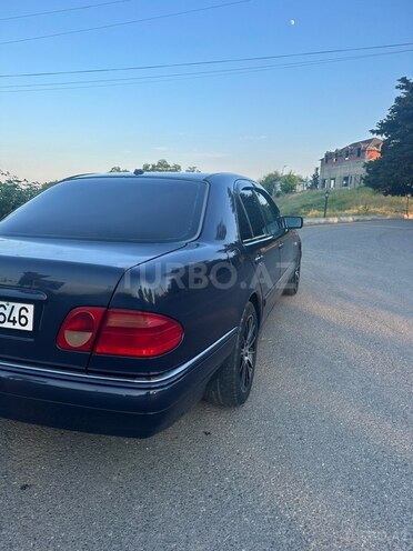 Mercedes E 240-3