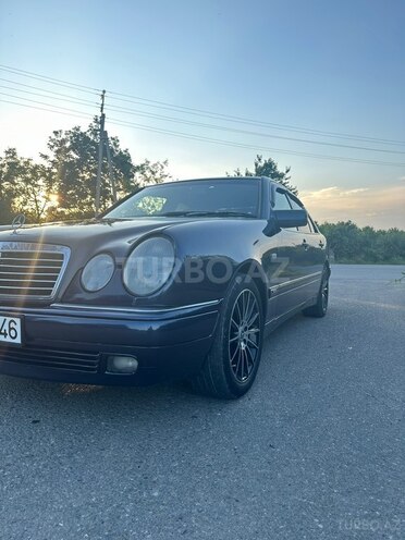 Mercedes E 240-6