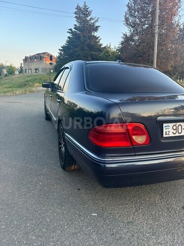Mercedes E 240-5