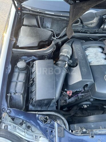 Mercedes E 240-12