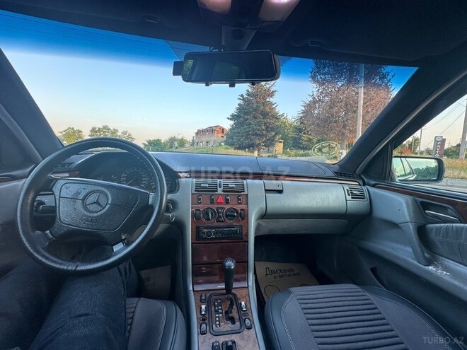 Mercedes E 240-15