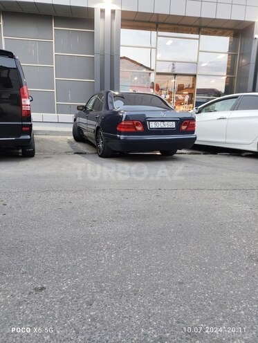 Mercedes E 240-17