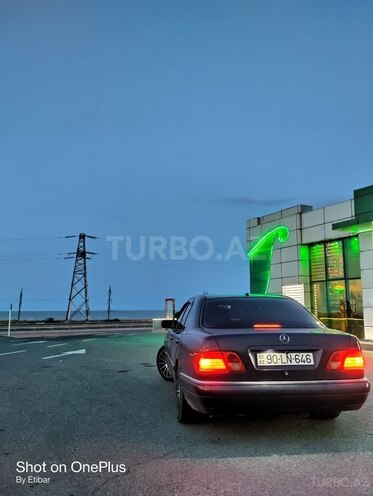 Mercedes E 240-18