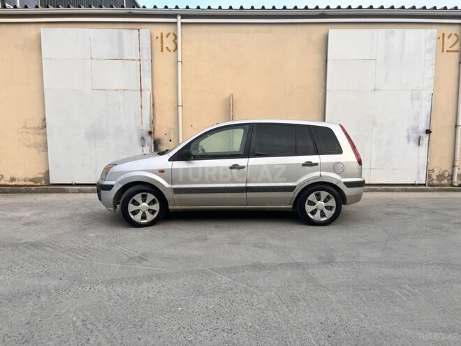 Ford Fusion-5