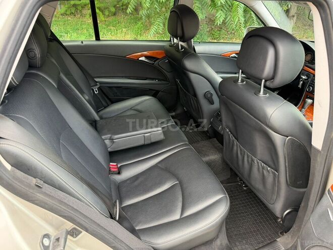 Mercedes E 200-10