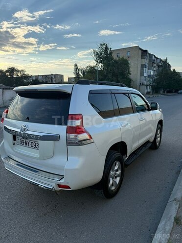 Toyota Land Cruiser Prado-4