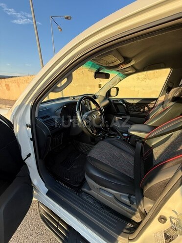 Toyota Land Cruiser Prado-11
