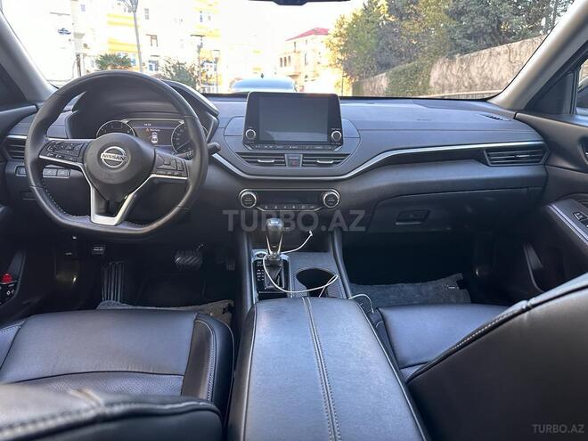 Nissan Altima-12